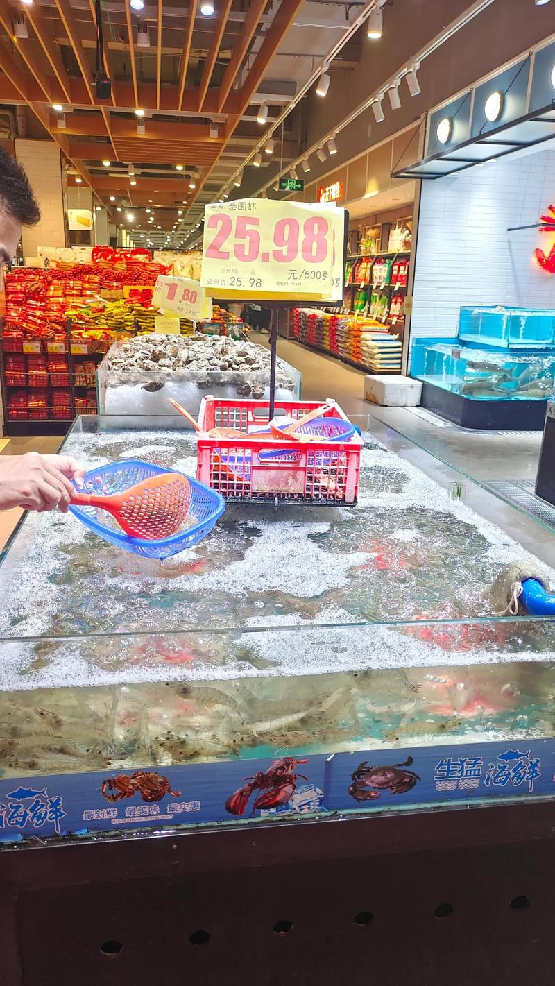 探访石碣万和百货超市 生猛海鲜琳琅满目，水产品种超乎想象